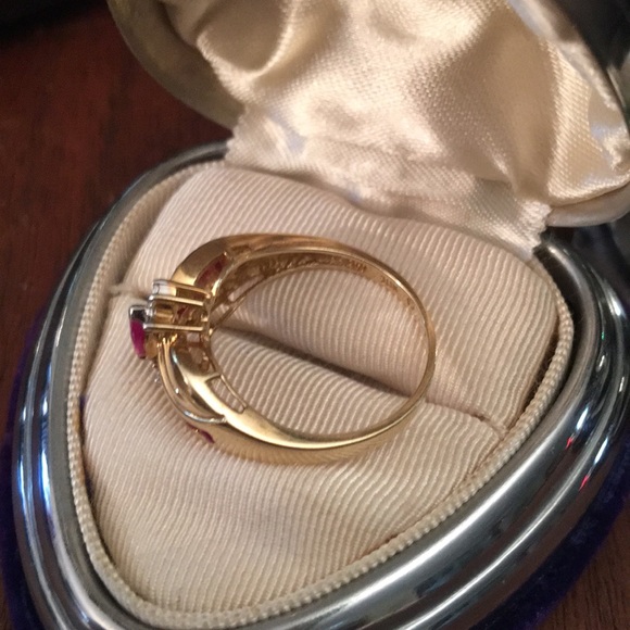 10k gold Ruby Diamond ring Beauty! - Picture 8 of 9